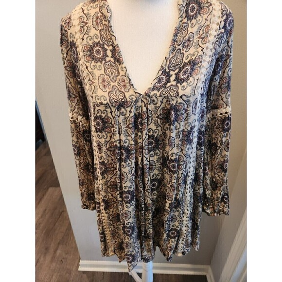 Anthropologie Tops - En Creme Anthropologie Boho Blouse tan w floral design and crochet accents sz s